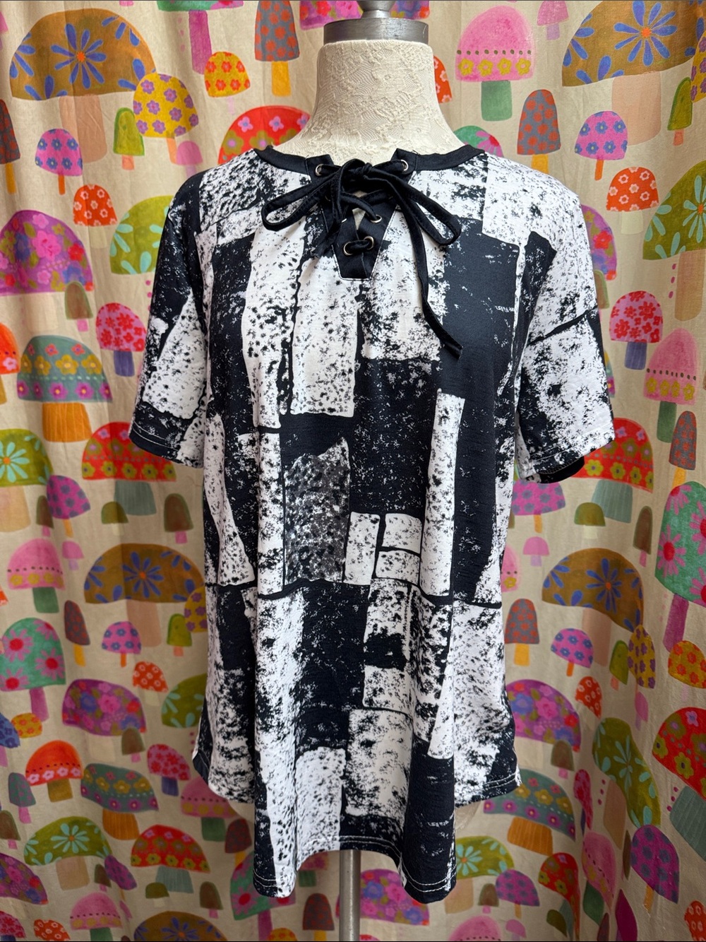 Black & White Lace-Up Grid Print Women's Top. XL